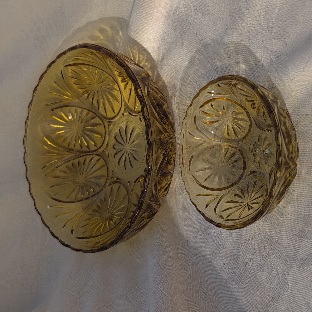 Vintage Anchor Hocking Star and Cameo Medallion Yellow Amber Glass Serving Bowls